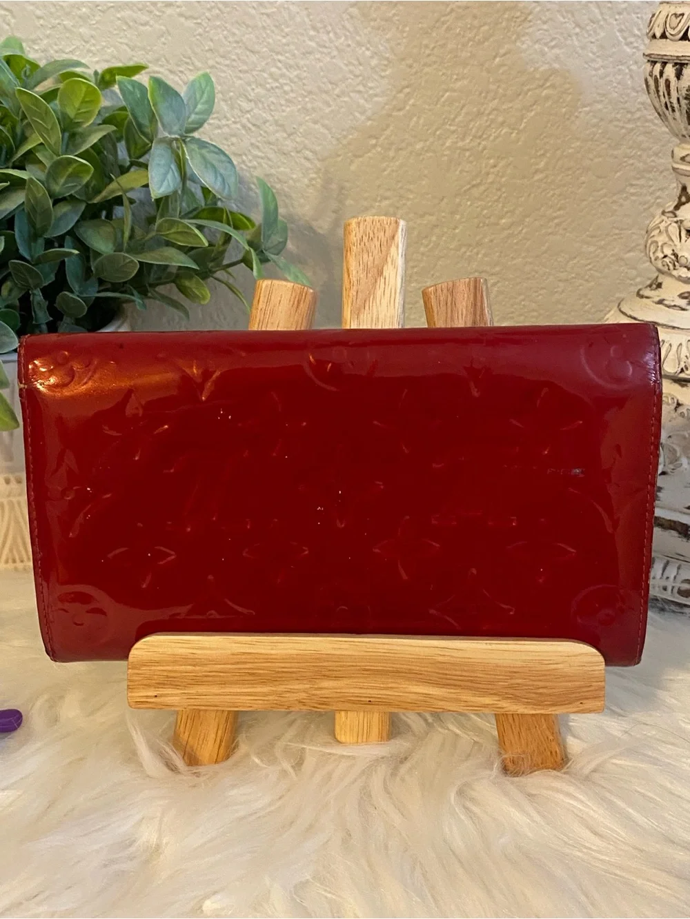 Louis Vuitton Monogram Vernis Sarah Wallet in Pomme d'Amour red patent leather